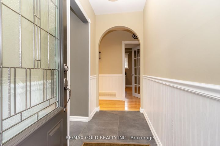 Photo 5 at 36 Alderbury Crescent, Avondale, Brampton