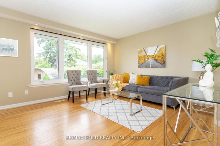Photo 7 at 36 Alderbury Crescent, Avondale, Brampton