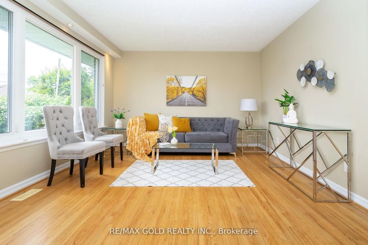Photo 8 at 36 Alderbury Crescent, Avondale, Brampton
