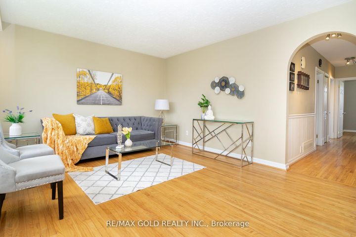 Photo 9 at 36 Alderbury Crescent, Avondale, Brampton