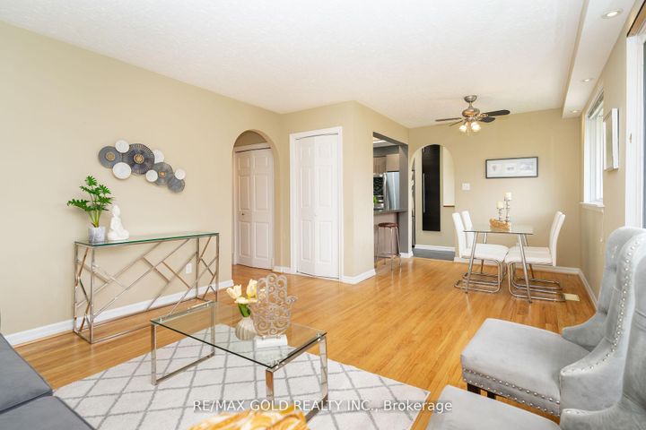 Photo 10 at 36 Alderbury Crescent, Avondale, Brampton