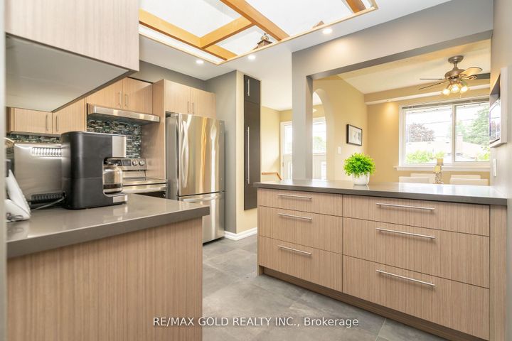 Photo 15 at 36 Alderbury Crescent, Avondale, Brampton