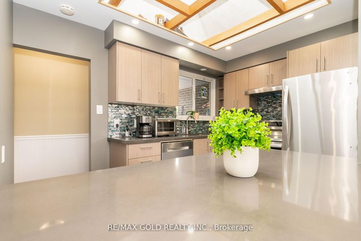 Photo 18 at 36 Alderbury Crescent, Avondale, Brampton