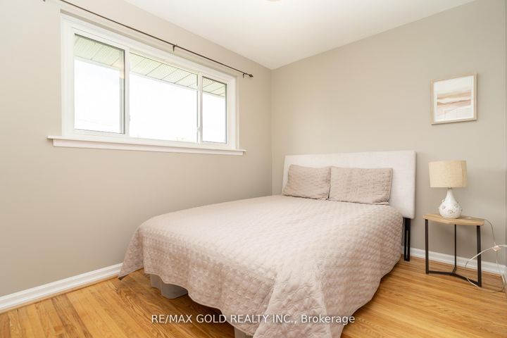 Photo 22 at 36 Alderbury Crescent, Avondale, Brampton