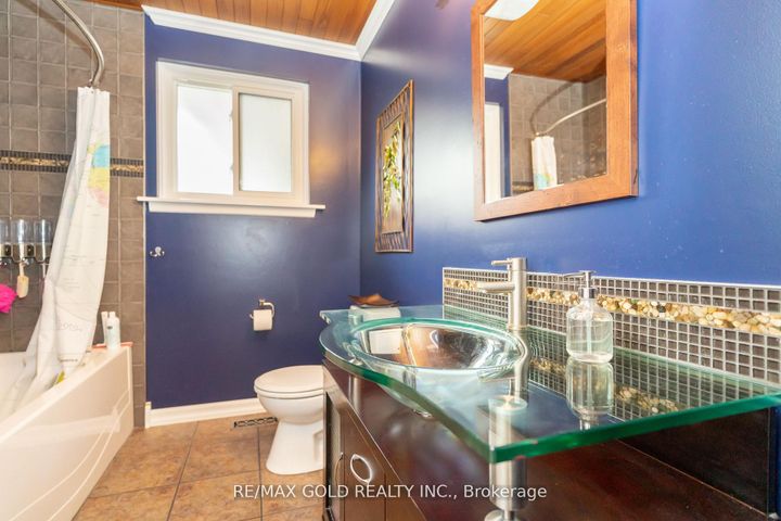 Photo 24 at 36 Alderbury Crescent, Avondale, Brampton