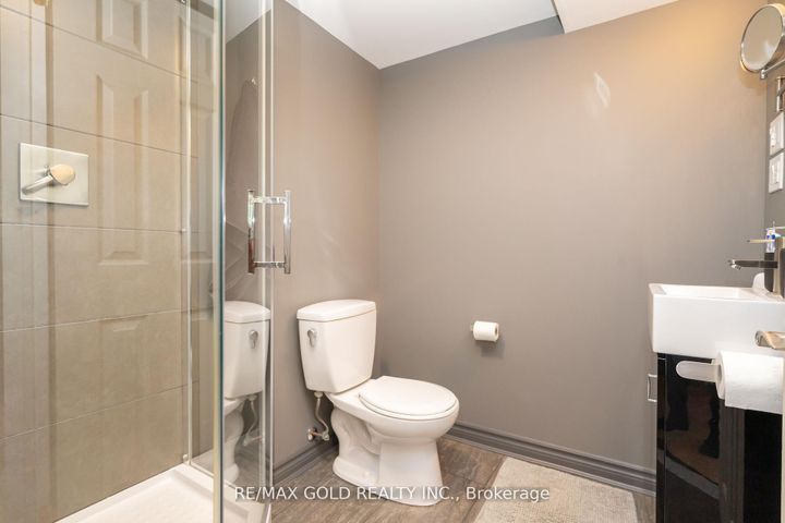 Photo 30 at 36 Alderbury Crescent, Avondale, Brampton