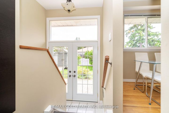Photo 32 at 36 Alderbury Crescent, Avondale, Brampton