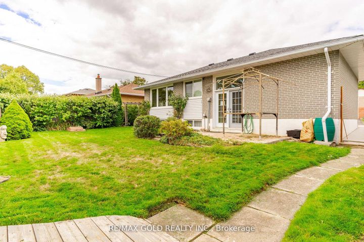 Photo 34 at 36 Alderbury Crescent, Avondale, Brampton