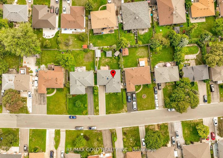 Photo 40 at 36 Alderbury Crescent, Avondale, Brampton