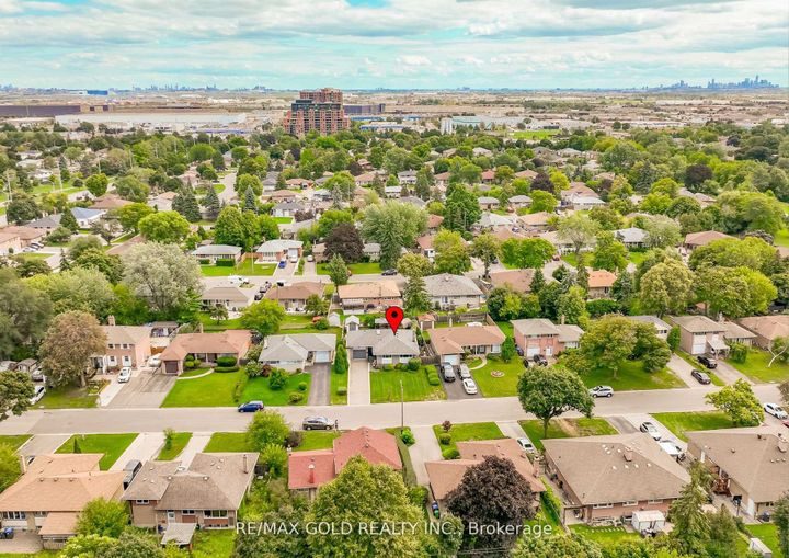 Photo 42 at 36 Alderbury Crescent, Avondale, Brampton