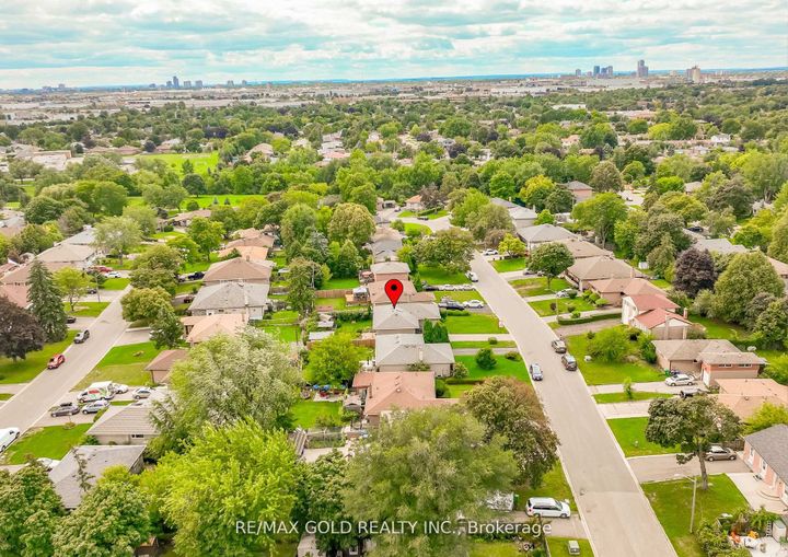 Photo 43 at 36 Alderbury Crescent, Avondale, Brampton