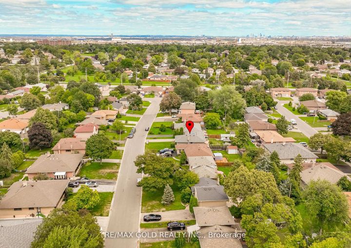 Photo 45 at 36 Alderbury Crescent, Avondale, Brampton