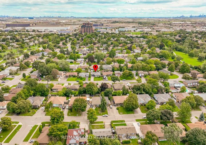 Photo 46 at 36 Alderbury Crescent, Avondale, Brampton