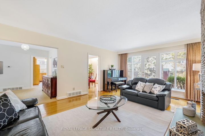 Photo 3 at 12 Feldbar Court, Willowdale East, Toronto
