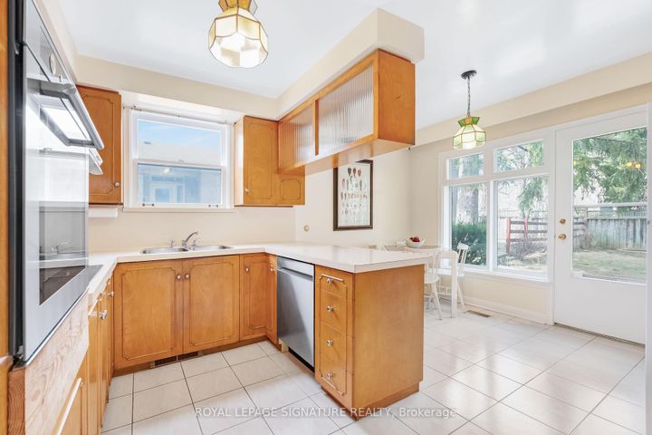 Photo 6 at 12 Feldbar Court, Willowdale East, Toronto