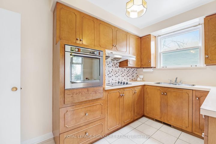 Photo 8 at 12 Feldbar Court, Willowdale East, Toronto
