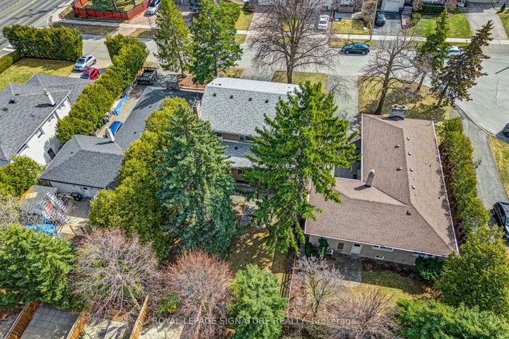 Photo 32 at 12 Feldbar Court, Willowdale East, Toronto