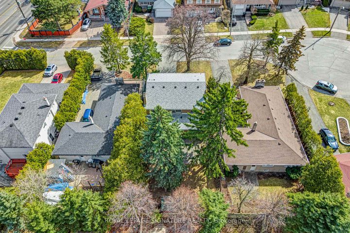 Photo 33 at 12 Feldbar Court, Willowdale East, Toronto