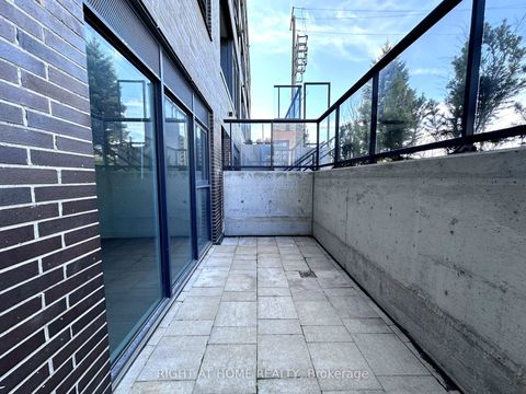 Photo 2 at 015 - 185 Deerfield Road, Central Newmarket, Newmarket