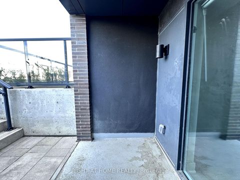 Photo 3 at 015 - 185 Deerfield Road, Central Newmarket, Newmarket