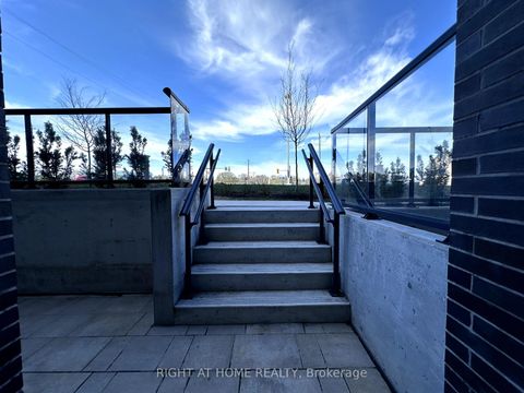 Photo 4 at 015 - 185 Deerfield Road, Central Newmarket, Newmarket