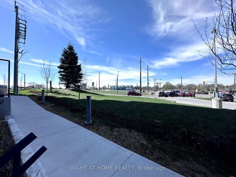 Photo 5 at 015 - 185 Deerfield Road, Central Newmarket, Newmarket