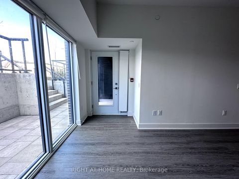 Photo 7 at 015 - 185 Deerfield Road, Central Newmarket, Newmarket