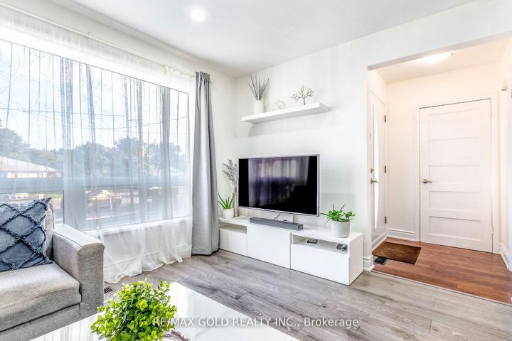 Photo 9 at 36 Garfield Crescent, Brampton North, Brampton