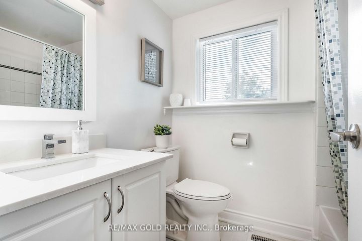 Photo 23 at 36 Garfield Crescent, Brampton North, Brampton