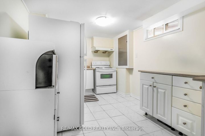 Photo 28 at 36 Garfield Crescent, Brampton North, Brampton