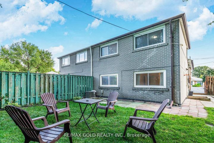 Photo 35 at 36 Garfield Crescent, Brampton North, Brampton