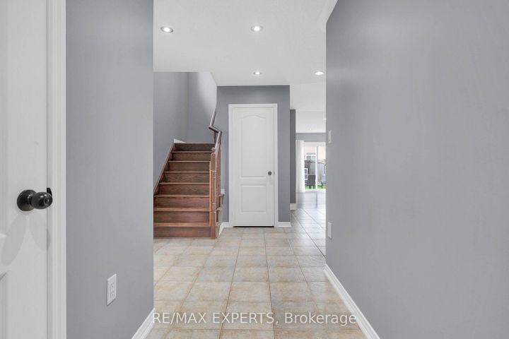 Photo 4 at 43 Carter Street, Bradford, Bradford West Gwillimbury