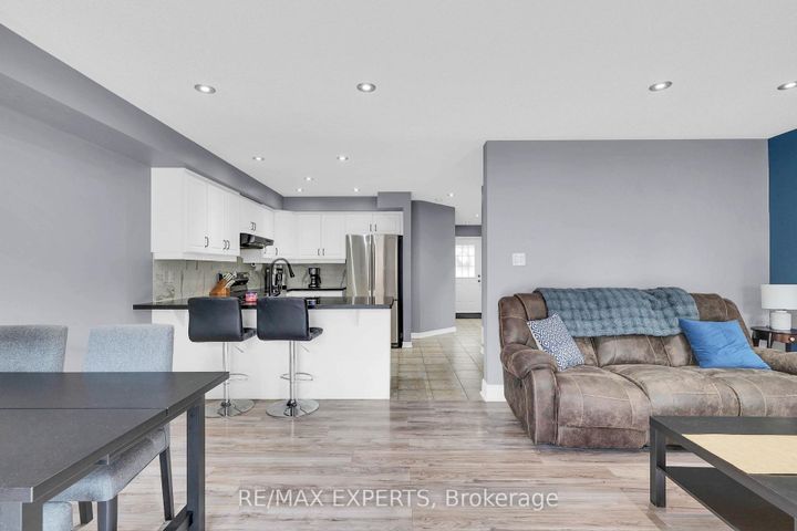 Photo 8 at 43 Carter Street, Bradford, Bradford West Gwillimbury