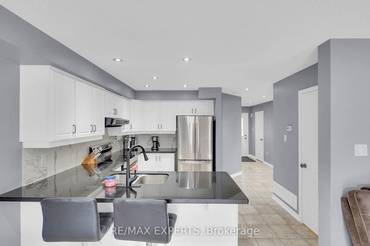 Photo 12 at 43 Carter Street, Bradford, Bradford West Gwillimbury