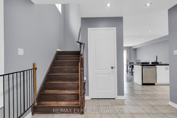 Photo 16 at 43 Carter Street, Bradford, Bradford West Gwillimbury