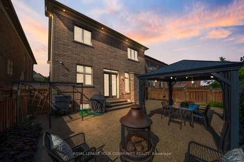 Photo 2 at 61 Ross Vennare Crescent, Kleinburg, Vaughan