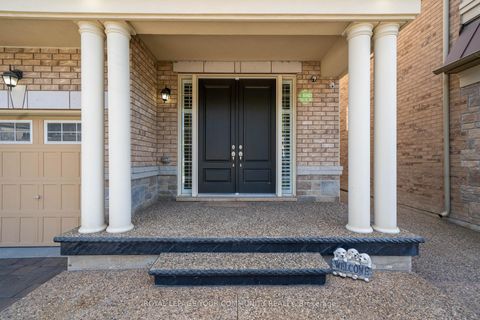 Photo 4 at 61 Ross Vennare Crescent, Kleinburg, Vaughan