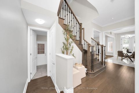 Photo 10 at 61 Ross Vennare Crescent, Kleinburg, Vaughan