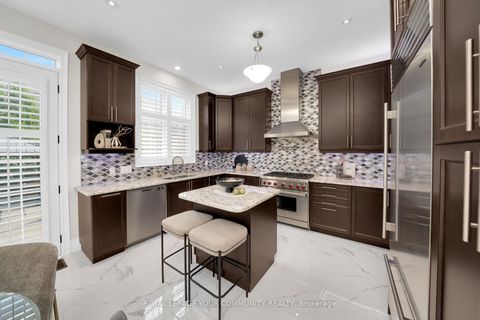 Photo 19 at 61 Ross Vennare Crescent, Kleinburg, Vaughan