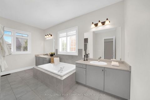 Photo 32 at 61 Ross Vennare Crescent, Kleinburg, Vaughan