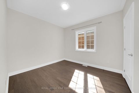 Photo 33 at 61 Ross Vennare Crescent, Kleinburg, Vaughan