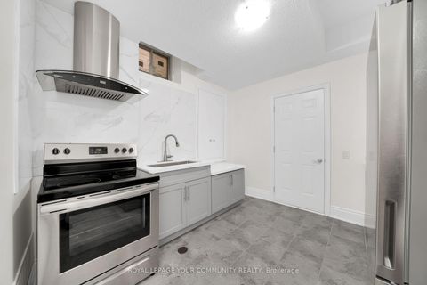 Photo 40 at 61 Ross Vennare Crescent, Kleinburg, Vaughan