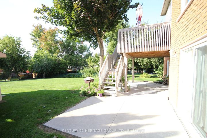 Photo 3 at 306 Simcoe Road, Bradford, Bradford West Gwillimbury