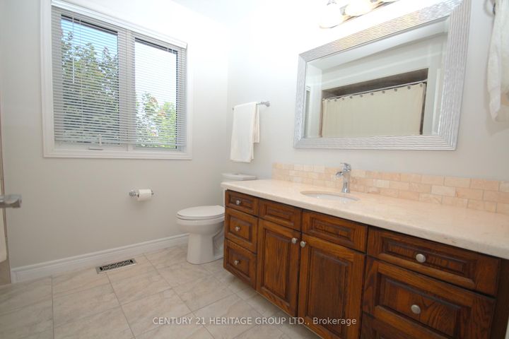 Photo 17 at 306 Simcoe Road, Bradford, Bradford West Gwillimbury