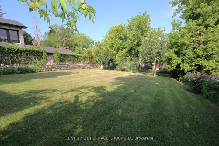 Photo 19 at 306 Simcoe Road, Bradford, Bradford West Gwillimbury