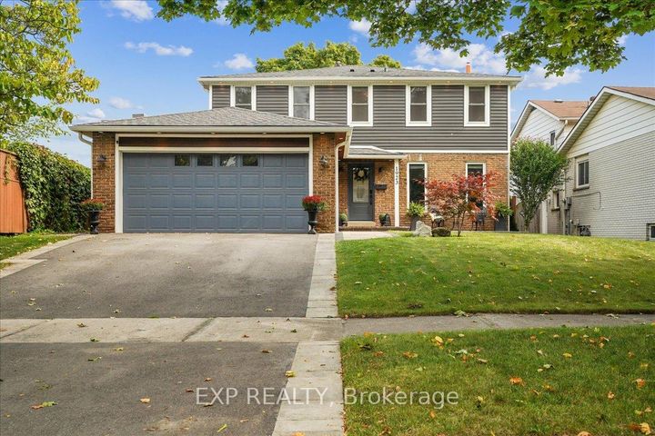 Photo 1 at 1923 Steepbank Crescent, Applewood, Mississauga