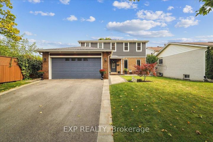 Photo 3 at 1923 Steepbank Crescent, Applewood, Mississauga