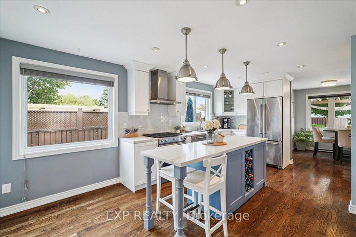 Photo 13 at 1923 Steepbank Crescent, Applewood, Mississauga
