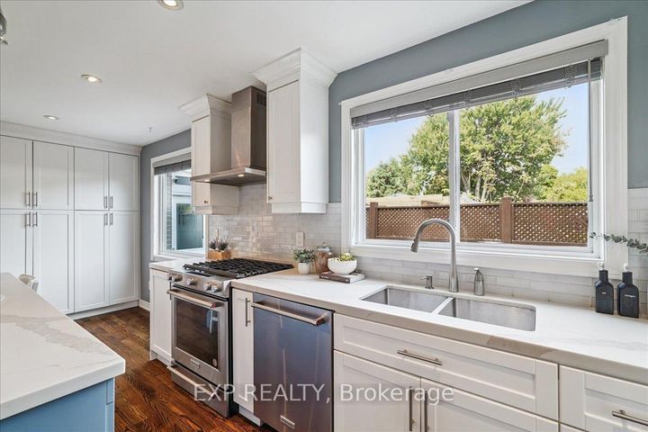 Photo 15 at 1923 Steepbank Crescent, Applewood, Mississauga