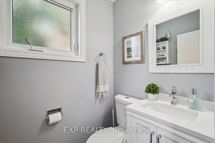 Photo 19 at 1923 Steepbank Crescent, Applewood, Mississauga